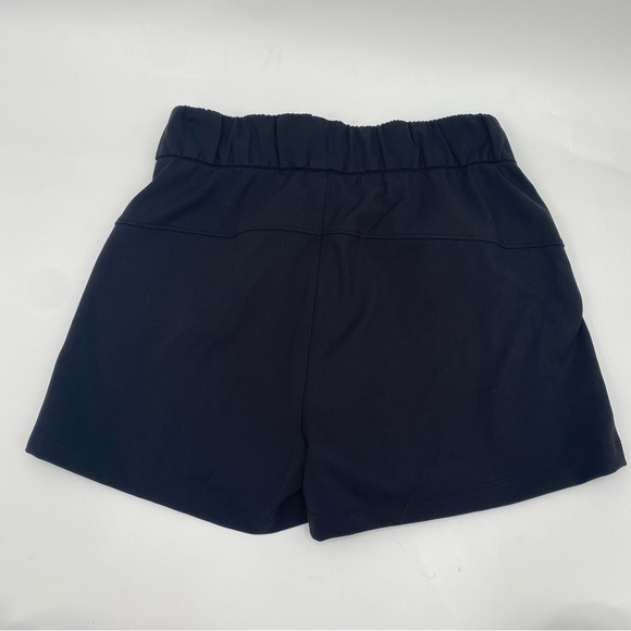 Lululemon On The Fly Shorts 2.5" Size 2 Black - Picture 3 of 5